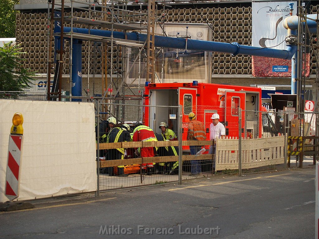 Arbeiter abgestuerzt Koeln Severinstr nahe Einsturzstelle Archiv P48.JPG